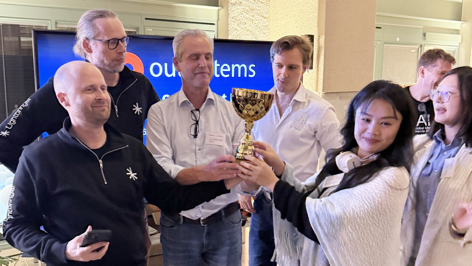 Das Lightbringer-Team präsentiert seine KI-Lösung beim Mega Trend Hackathon in Stockholm